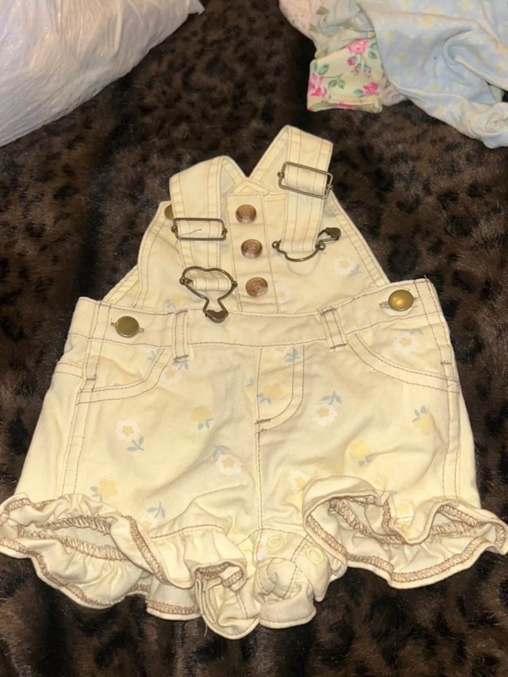 Baby clothes different brands cartes all new born and 0-3 months gentle use once